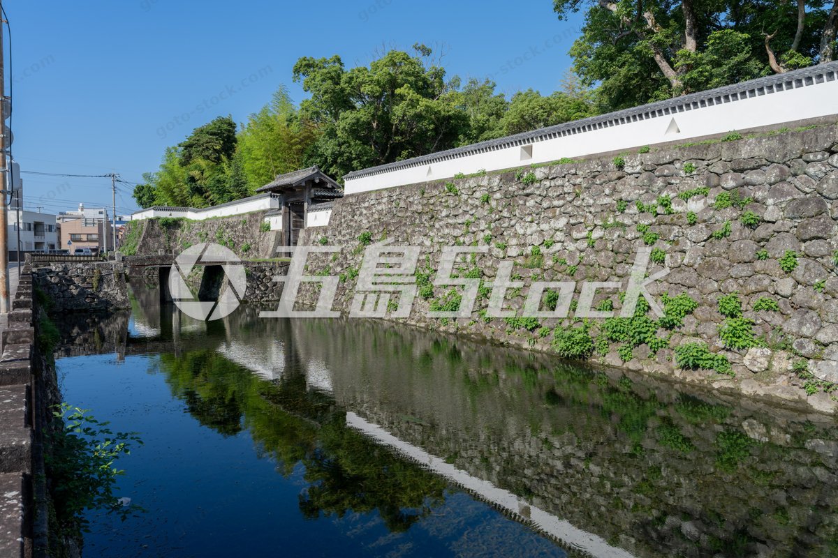 福江城（石田城）跡の石垣と堀
