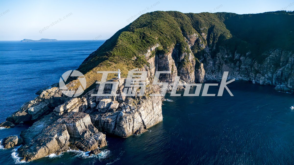 大瀬埼灯台と断崖絶壁｜五島列島の海岸風景