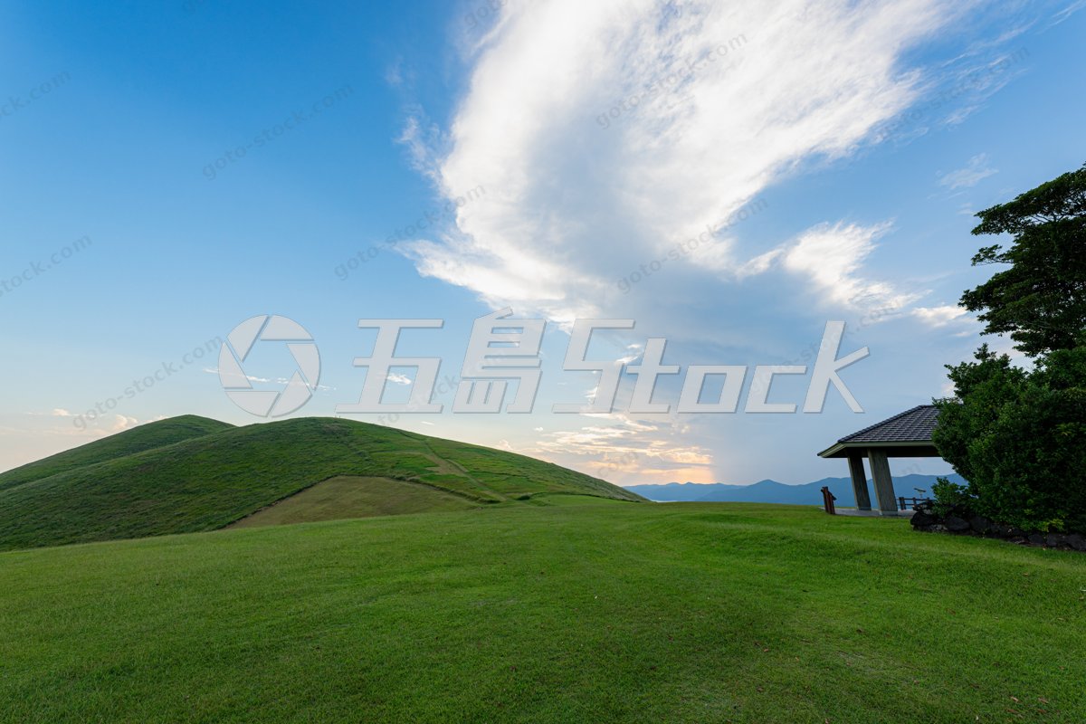 五島福江島 鬼岳の壮大な草原と青空が織りなす癒しの絶景