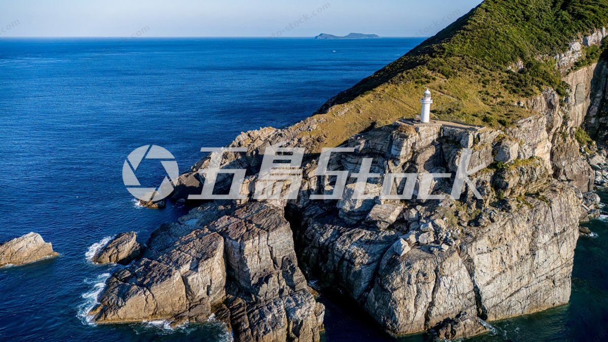 岩礁に立つ大瀬埼灯台と東シナ海｜五島列島・福江島