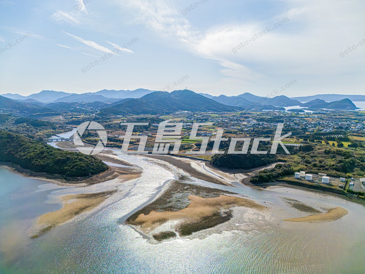 干潟と岐宿の町並み