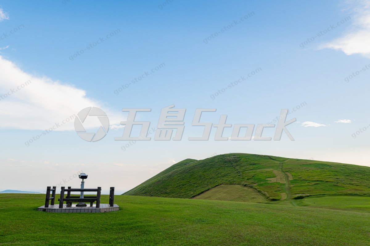 初夏の五島列島・鬼岳。青空と緑が広がる開放的な展望台