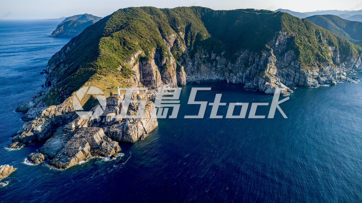 大瀬埼灯台と入り組んだ断崖｜福江島・空撮風景