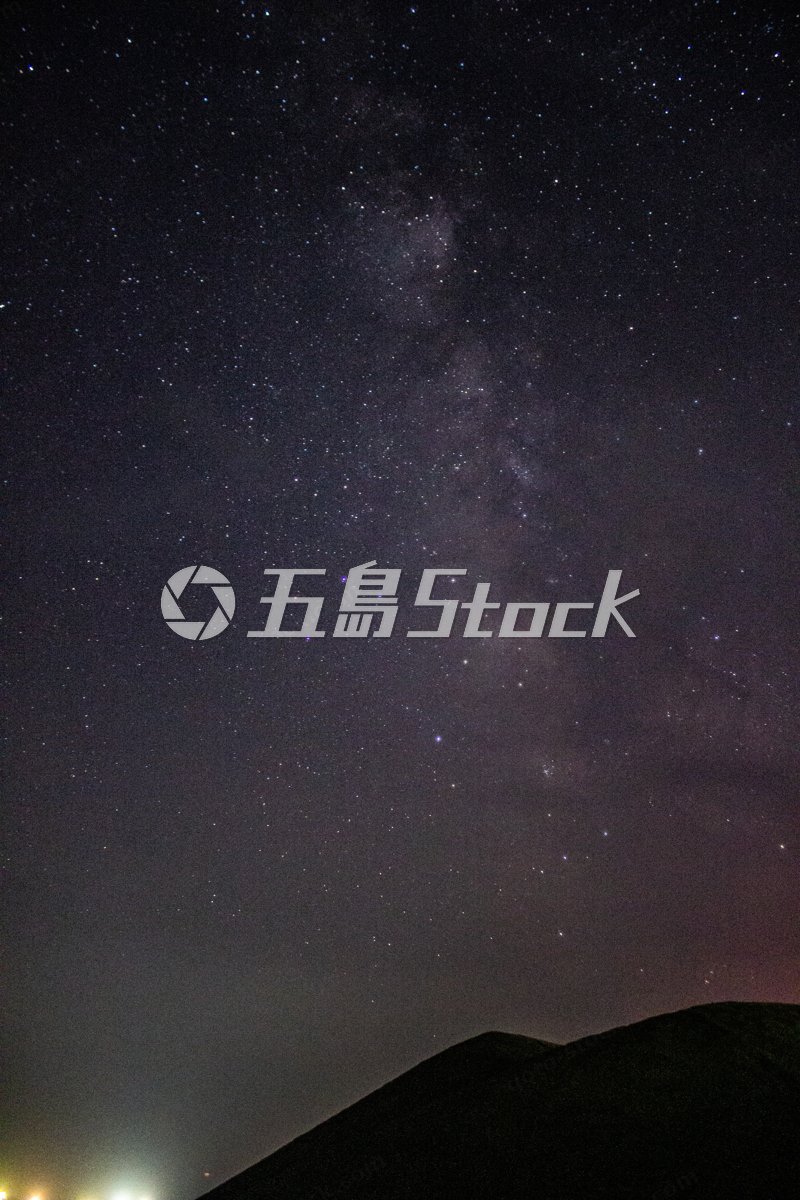 五島列島の神秘的な夜空、満天の星と天の川が織りなす絶景