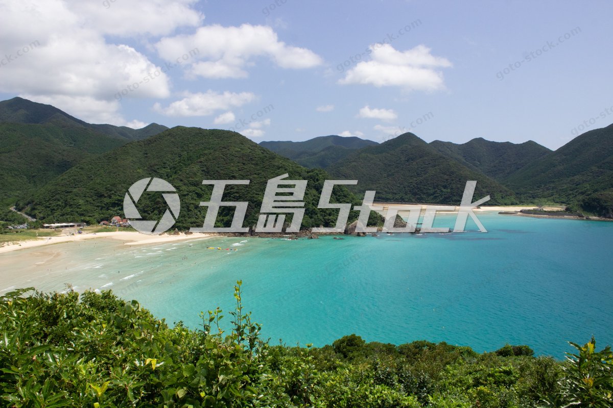 夏の高浜海水浴場を一望｜福江島の青い海と白い砂浜