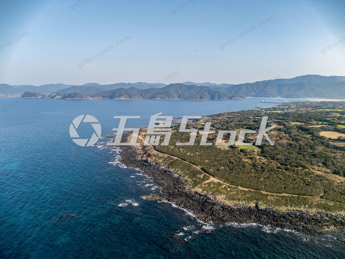 三井楽の海岸線と自然を望む空撮風景