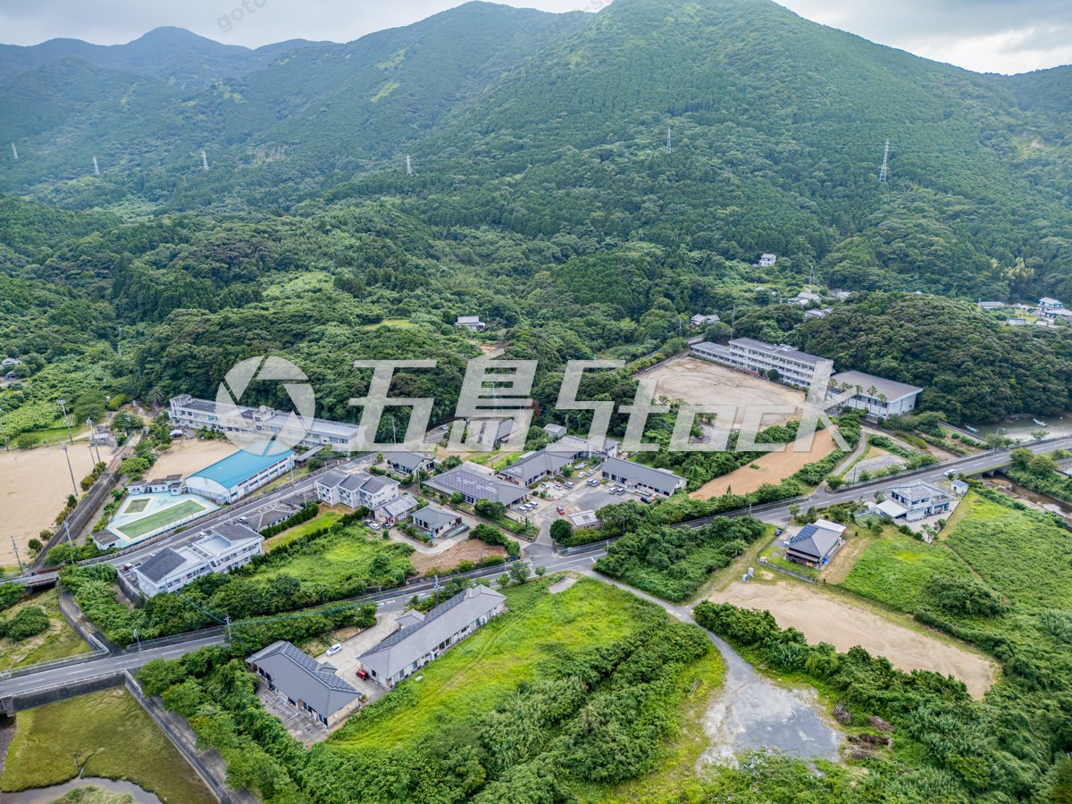 緑豊かな山々に囲まれた奥浦地区