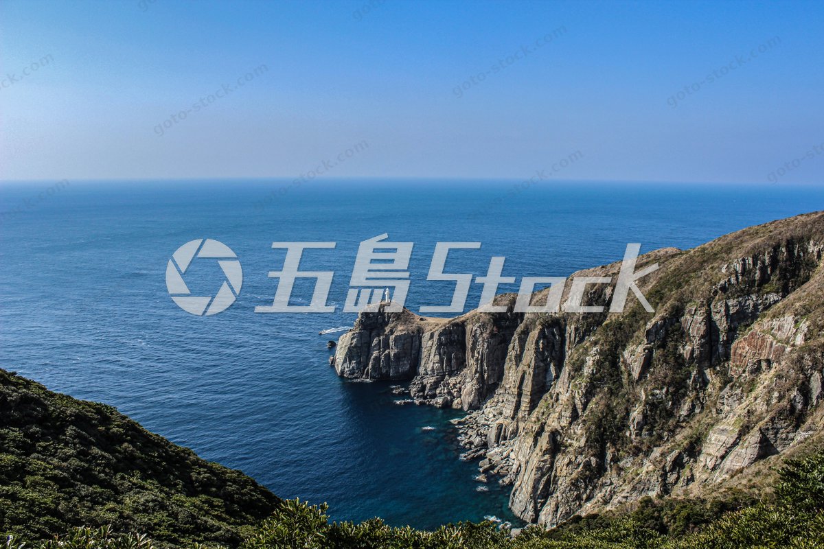 五島列島・大瀬崎灯台：紺碧の海と青空が広がる雄大な絶景