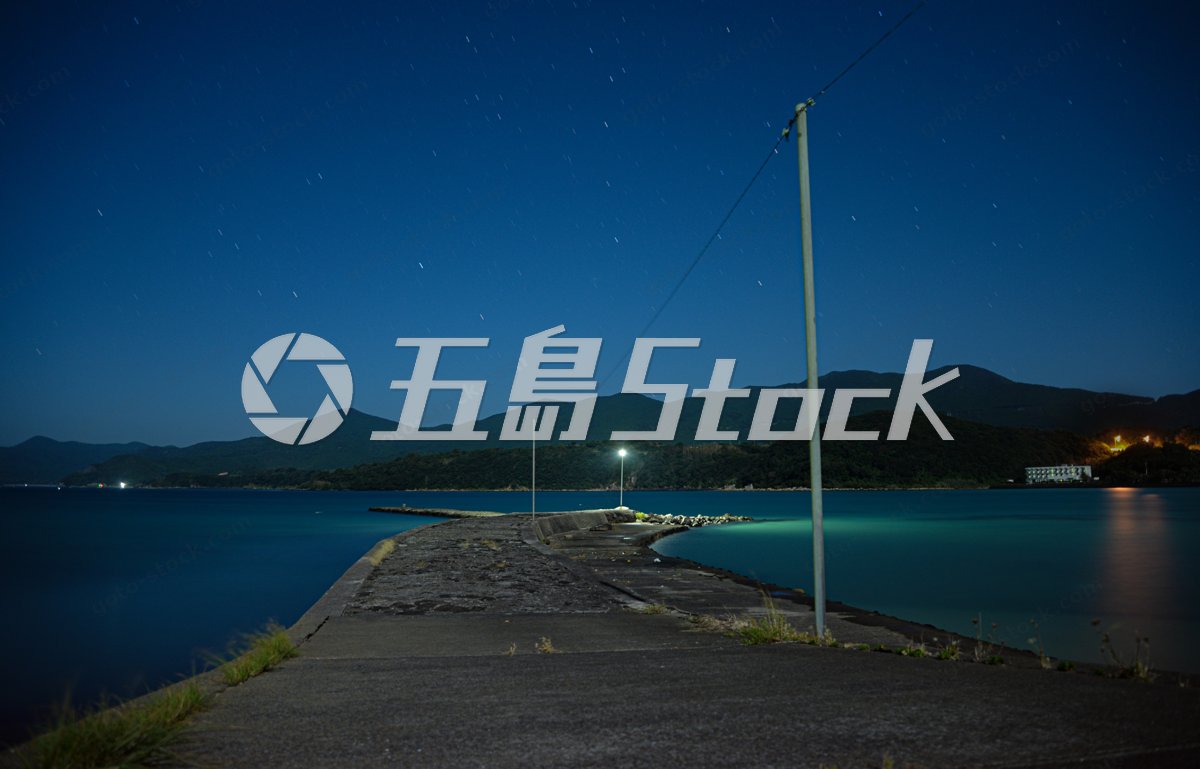 長崎五島列島 紺碧の夜を彩る星空と穏やかな海