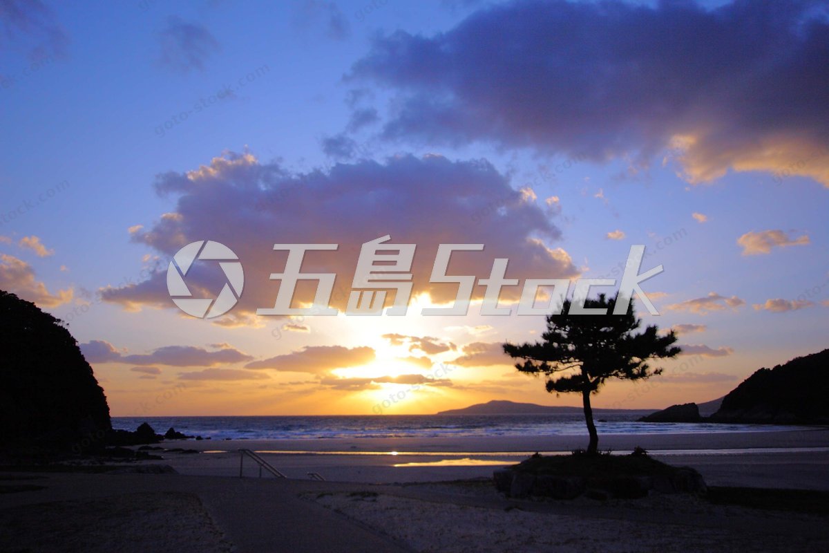 長崎五島列島、心奪われる夕焼けの絶景ビーチ