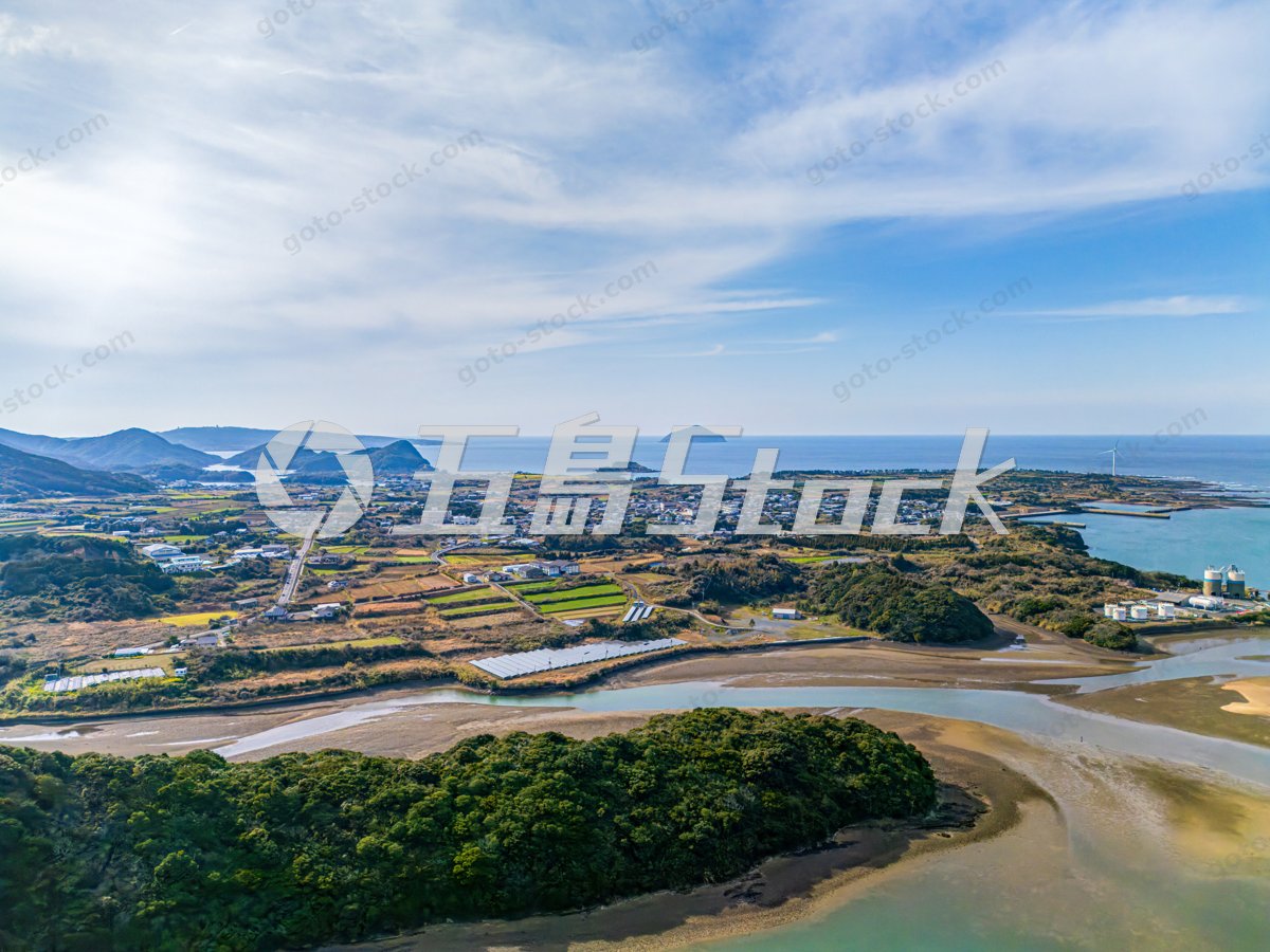 岐宿の町並みと海を望む空撮風景