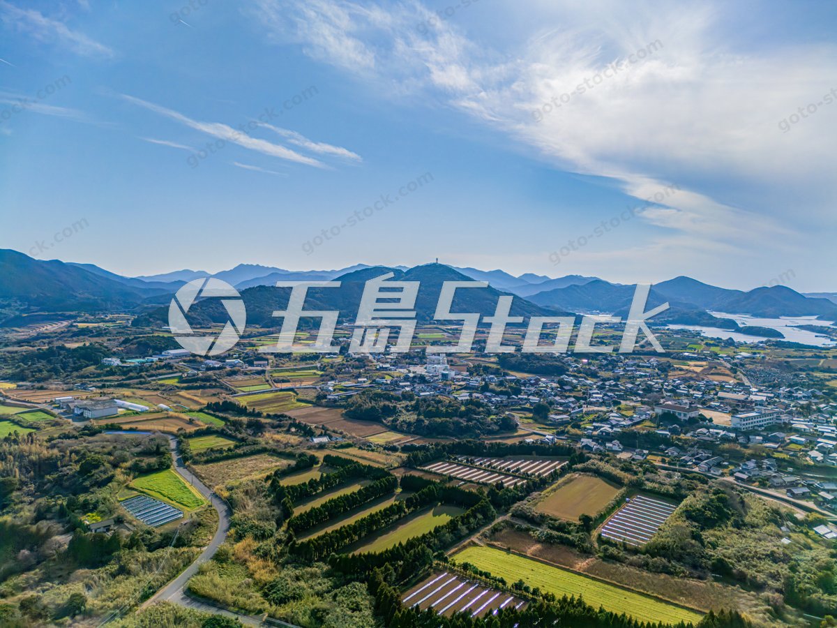 山々に囲まれた岐宿の町並み
