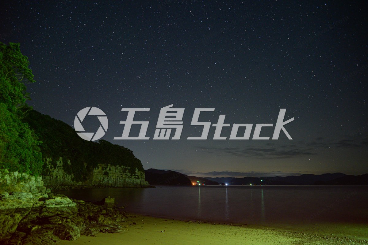 長崎五島列島 輝く星空が海に映る神秘的な夜景